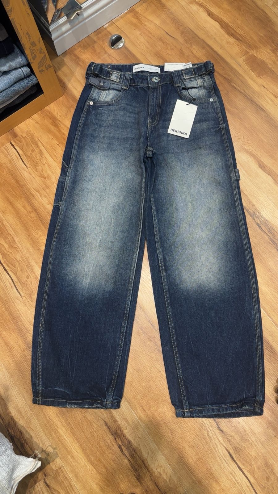 MID BLUE WASHED JEANS